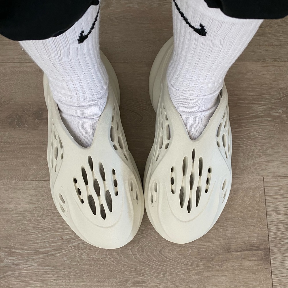 NEW EGO Super-Bass Cut Out Detail Slip On